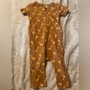Giraffe outfit 18M